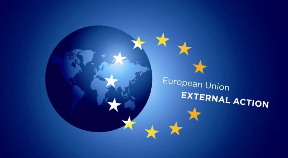 Giving a foreign policy leg to the EU – assisting, complementing or substituting member states?